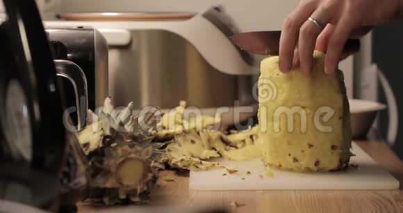 菠萝切割特写视频的预览图