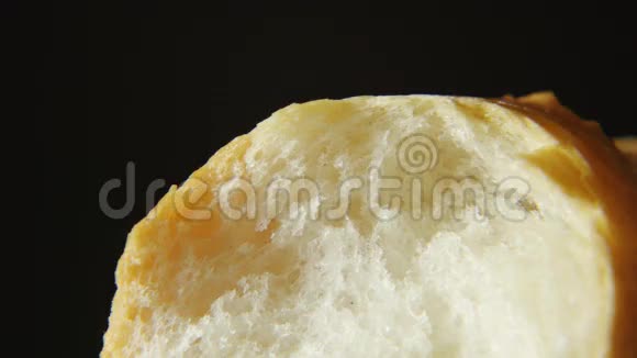 液体在面包上流动视频的预览图