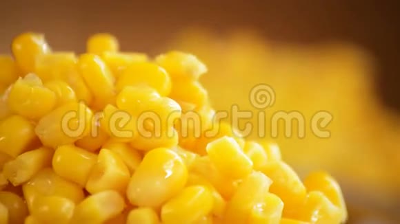 玉米圈旋转视频的预览图