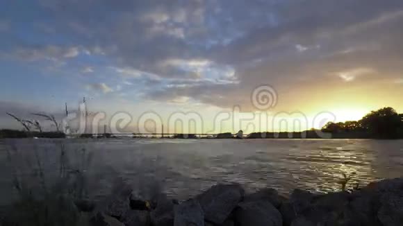 日落在莱茵河里斯德国视频的预览图