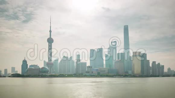 晴天上海城市河湾水上交通全景4k失时中国视频的预览图