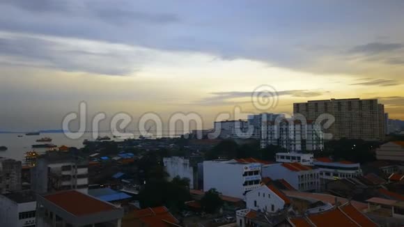马来西亚槟城港日落鸟瞰图视频的预览图