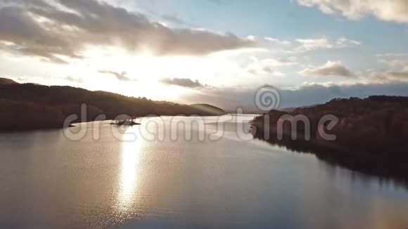 飞越苏格兰高地的洛奇加里苏格兰视频的预览图