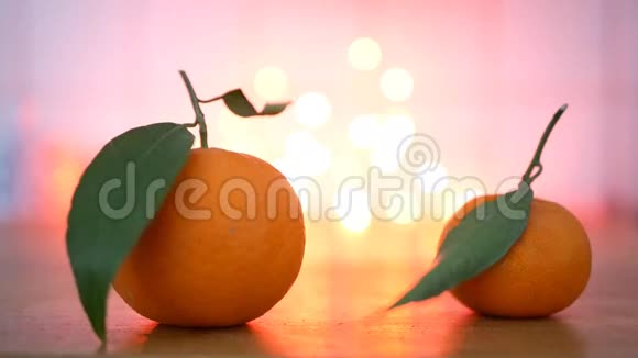 电影摄影树叶飘动的橘子视频的预览图