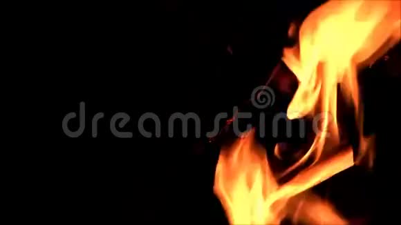 火焰燃烧在黑色上视频的预览图