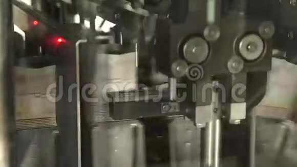 饮料生产厂视频的预览图