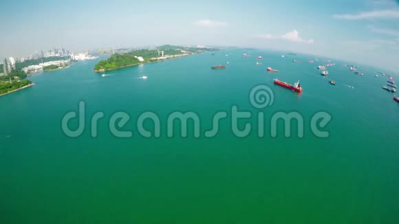 世界上最繁忙港口的鸟瞰图新加坡视频的预览图