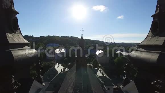 从利沃夫4K古教堂起飞视频的预览图