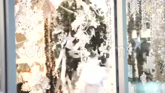 圣诞商店橱窗视频的预览图