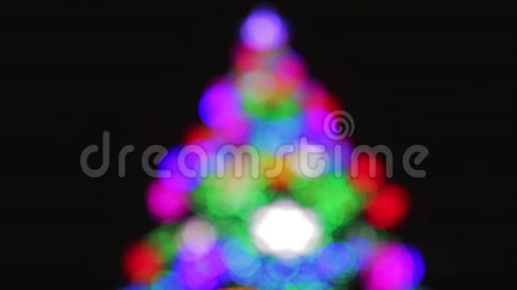 圣诞树上有五颜六色的树枝和圣诞灯圣诞节和新年装饰摘要博克假日视频的预览图