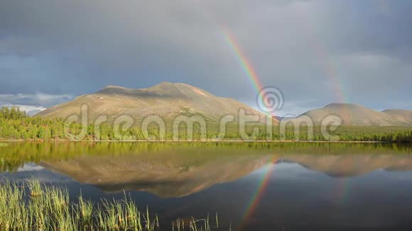 湖光山色双彩虹视频的预览图