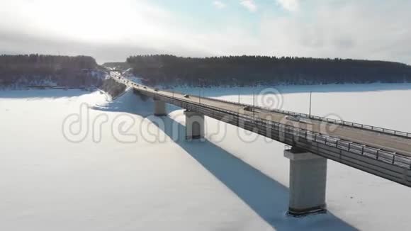 冻河上的长桥视频的预览图