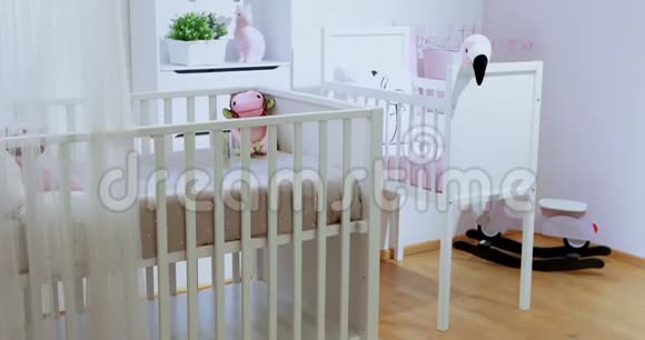 孕妇购买婴儿床4k视频的预览图