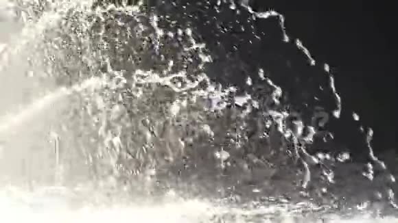 水流缓慢流动视频的预览图