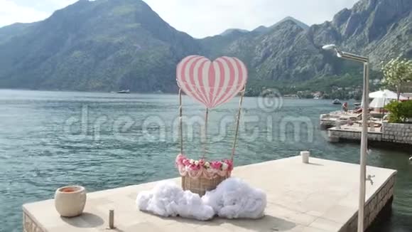 结婚装饰品气球带照相带婚礼仪式视频的预览图