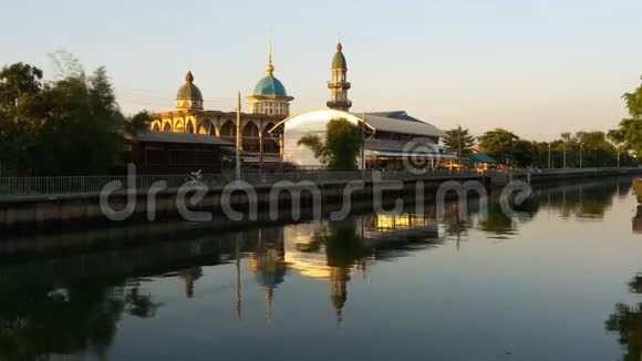 泰国曼谷DarulMuttakin清真寺视频的预览图