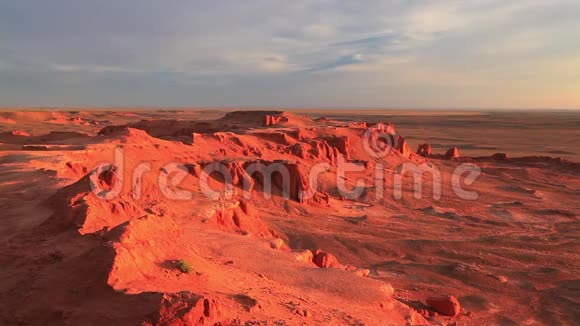 日落时沙漠中的红色岩石美国亚利桑那州视频的预览图