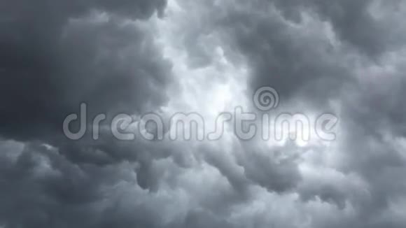 夏日风暴云视频的预览图