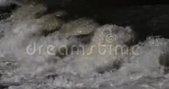 法国诺曼底滨海瀑布实时4K视频的预览图