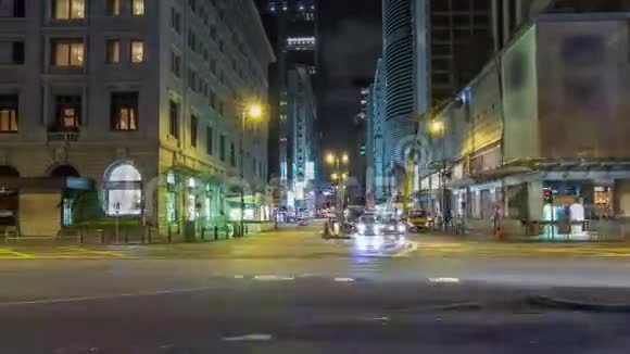 尖沙咀街道上的霓虹灯随着交通的推移而超移视频的预览图