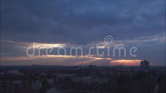 夕阳云动视频的预览图
