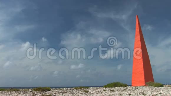 色彩斑斓的海洋灯塔视频的预览图