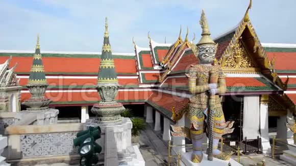 大皇宫及佛像雕塑视频的预览图