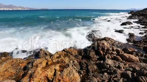 地中海的岩石海岸视频的预览图