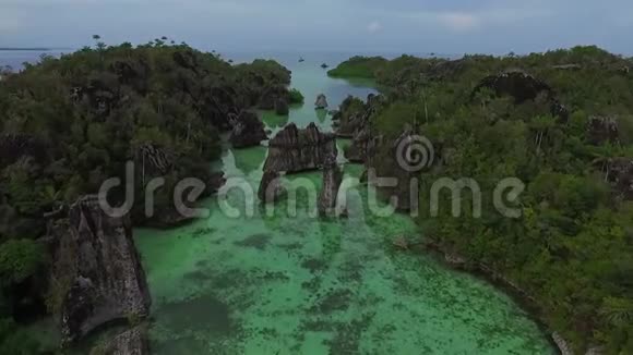 空中射击岛拉贾安帕特巴布亚视频的预览图