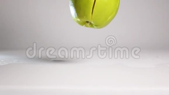 绿色苹果切片视频的预览图