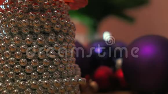 圣诞装饰品Balls和Garland圣诞节闪亮的花环视频的预览图