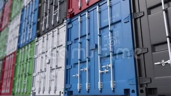 大型货箱堆场现代物流4K无缝可循环小车夹浅焦点ProRes视频的预览图