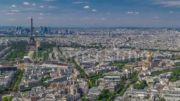 从蒙帕纳斯塔和埃菲尔铁塔和拉防卫区的背景时间在巴黎法国视频的预览图