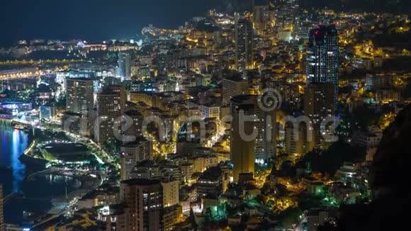 摩纳哥从大康尼切公路夜晚时光的高空俯瞰法国摩纳哥视频的预览图
