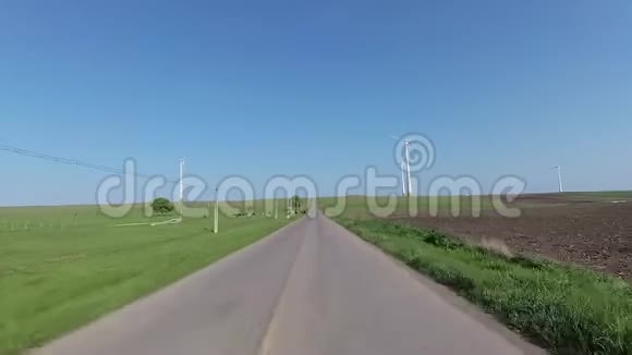 Dash摄像机在车上在罗马尼亚多布罗加驾驶视频的预览图