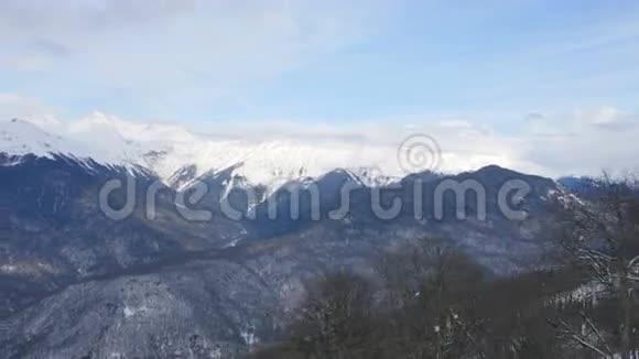 远观落基山脉积雪视频的预览图