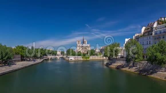 巴黎塞纳河和巴黎圣母院是巴黎最著名的象征之一视频的预览图