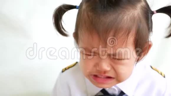 小亚洲女孩哭着哭着视频的预览图
