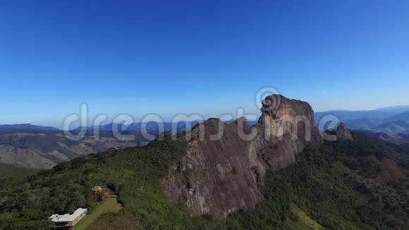 鸟瞰PedraDoBau和PedraDoBau建筑群是马涅拉山脉的岩层它们位于视频的预览图