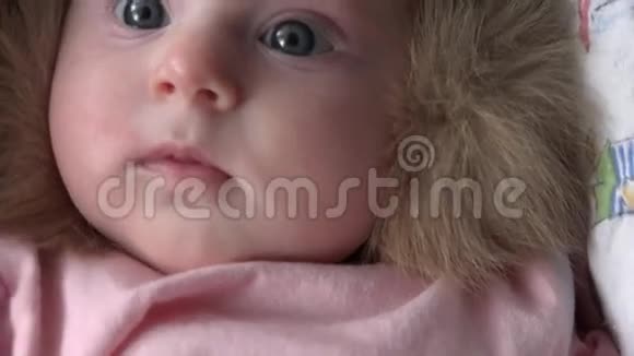 新生儿哭纯粹的真实情感4k超高清视频的预览图