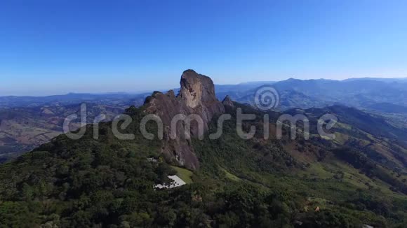 鸟瞰PedraDoBau和PedraDoBau建筑群是马涅拉山脉的岩层它们位于视频的预览图
