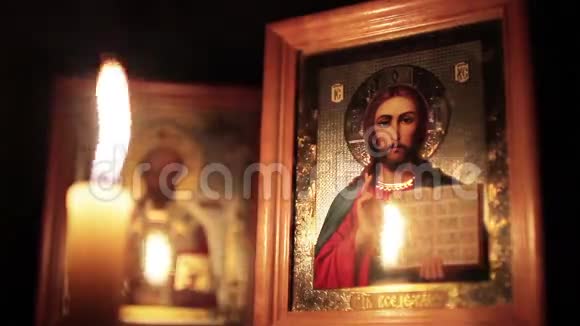 东正教图标和蜡烛视频的预览图