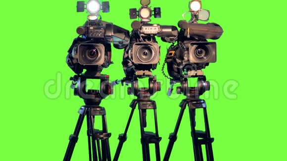 绿色屏幕上专业广播演播室摄像机视频的预览图
