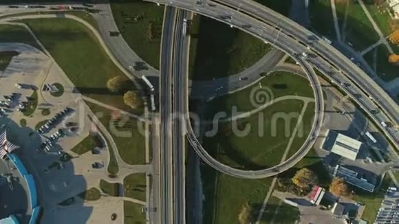 桥梁高架道路交通机无人机时间推移视频的预览图