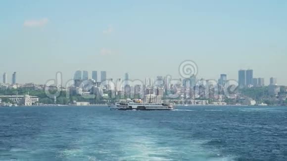 伊斯坦布尔景观前豪华客船视频的预览图
