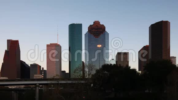 德克萨斯州休斯顿市中心黄昏时分4K视频的预览图