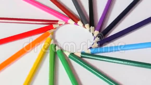 彩色铅笔在圆圈里视频的预览图
