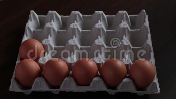 鸡蛋可循环动画鸡蛋盒中鸡蛋的出现与消失视频的预览图