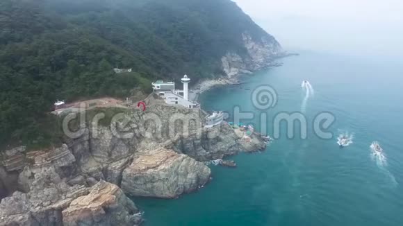 釜山永道泰宗大灯塔鸟瞰图视频的预览图