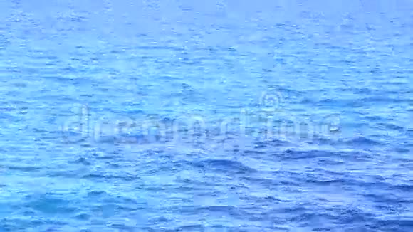 海浪在海面上视频的预览图